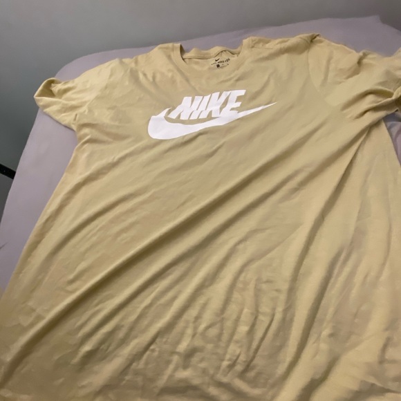 Nike tee - Picture 1 of 2